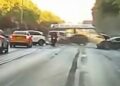 Esenler'de 5 aracın karıştığı zincirleme kaza kamerada: 3 yaralı