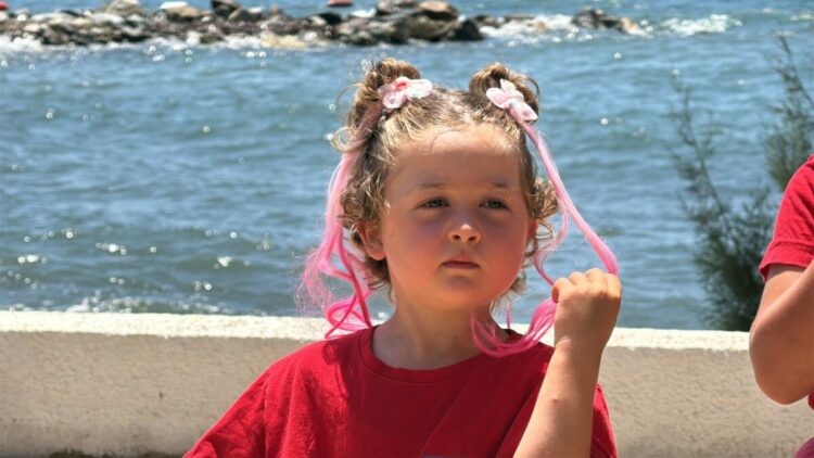 Lösemiyi yenen 5 yaşındaki Erva, tatil köyünde moral kazandı