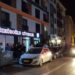 Patlayan apartman aydınlatması bina sakinlerini sokağa döktü