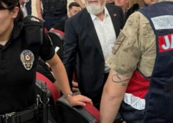 Görevden alınan Bursa Büyükşehir Belediye Başkanı Bozbey'in yargılanmasına başlandı