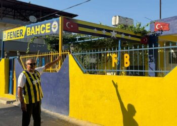 Hataylı depremzede, Fenerbahçe sevgisiyle evini sarı-lacivert renklere boyattı