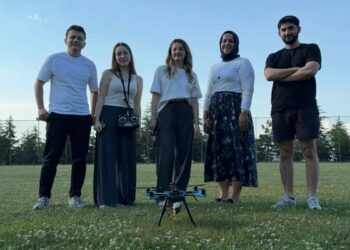 Üniversite öğrencilerinden, yüz tanıma özellikli devriye dronu