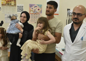 Tatvan’da 3 yaşındaki çocuğun yuttuğu saat pili operasyonla çıkarıldı