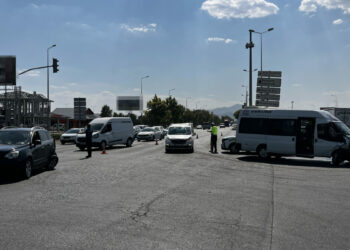 Kayseri’de yolcu minibüsü ile otomobil çarpıştı: 8 yaralı