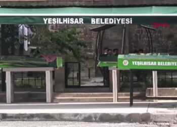 Samsun'da alabora olup batan teknede ölen çift ile yeğenleri Kayseri'de toprağa verildi