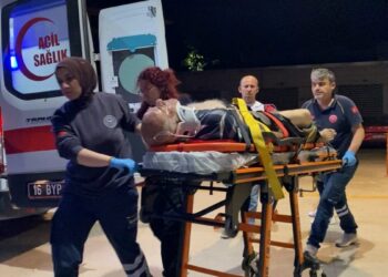 Bursa'da devrilen traktörün sürücüsü ağır yaralandı