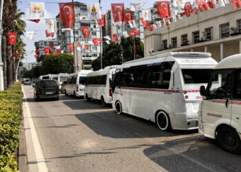 Adana’da dolmuşçulardan ‘güzergah’ eylemi
