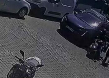 İzmir’de trafikte kavga güvenlik kamerasında