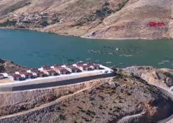 Bakan Kurum, Adıyaman'da inşa edilen köy evlerini paylaştı