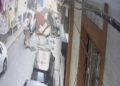 Esenler'de çocuklar fırtına nedeniyle uçan çatının altında kalmaktan son anda kurtuldu