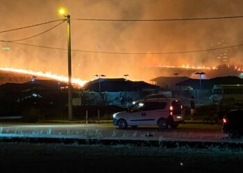Çanakkale’de çıkan ot yangını 1,5 saatte kontrol altına alındı