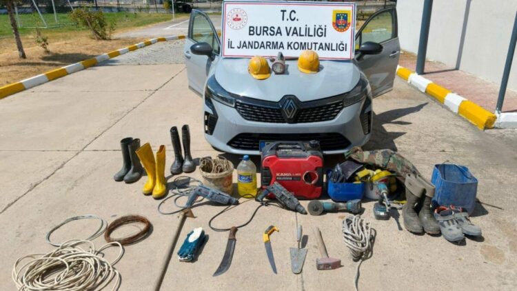 Bursa'da 35 metrelik tünelde kaçak kazı yapan 5 şüpheli yakalandı
