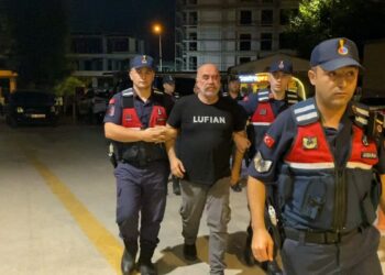 Bursa’daki uyuşturucu operasyonunda yönetmen Ezel Akay ve kardeşi gözaltına alındı