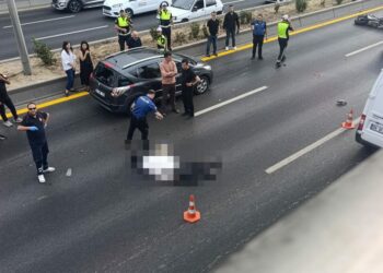 İki araca çarpan motosikletin sürücüsü uzman çavuş öldü