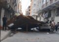 Esenler'de çocuklar fırtınada uçan çatının altında kalmaktan son anda kurtuldu