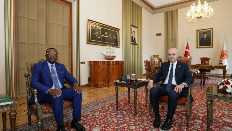 TBMM Başkanı Kurtulmuş, Kamerun Ankara Büyükelçisi Tchatchouwo'yu kabul etti