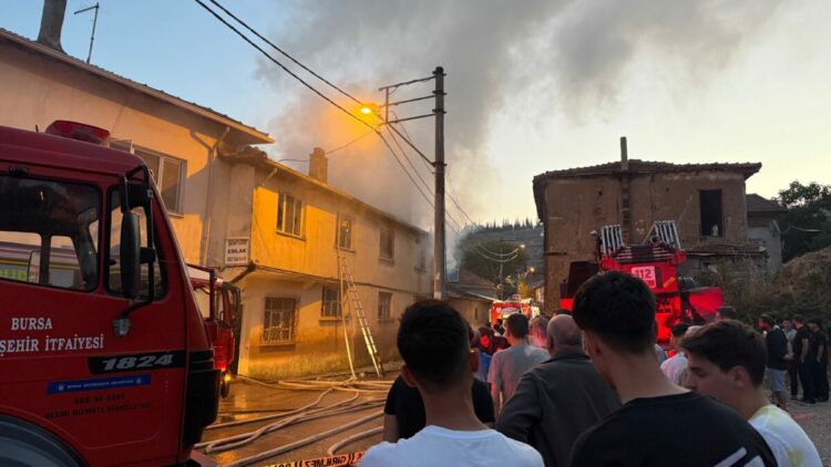 Evde çıkan yangında hayatını kaybetti