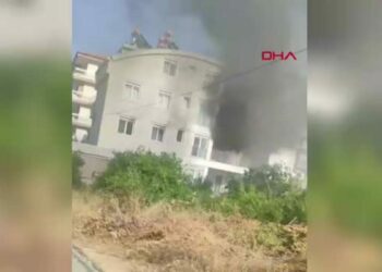 Antalya'da evde çıkan yangın söndürüldü