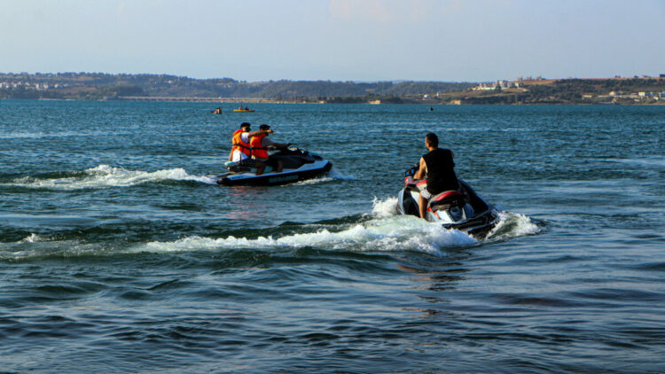 Denizden sonra gölde de jet ski tutkusu