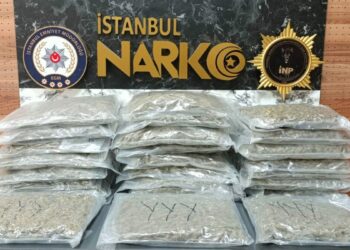 Tuzla'da 2 araca düzenlenen operasyonda 27 kilogram uyuşturucu ele geçirildi