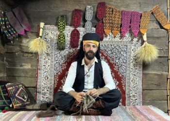 İl il gezerek Hemşin çorabını tanıtıyor