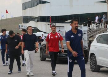 Erciyes’te kamp yapan takımlar aynı camide saf tuttu