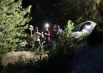 Otomobil ile motosiklet çarpıştıktan sonra şarampole savruldu: 5 yaralı