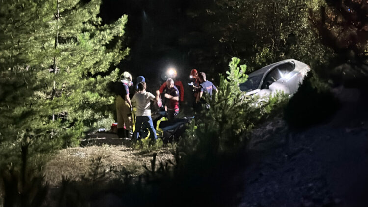 Otomobil ile motosiklet çarpıştıktan sonra şarampole savruldu: 5 yaralı