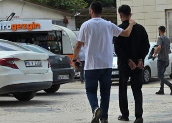 Polisin 50 kilometre takip ettiği otomobilden 20 bin sentetik ecza ele geçirildi: 1 gözaltı