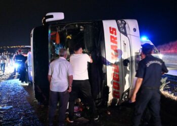 Kırıkkale’de yolcu otobüsü devrildi: 40 yaralı