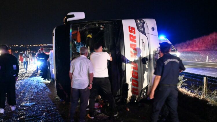 Kırıkkale’de yolcu otobüsü devrildi: 40 yaralı