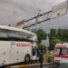 Eyüpsultan'da yolcu otobüsü otomobile çarptı; yaralılar var -1