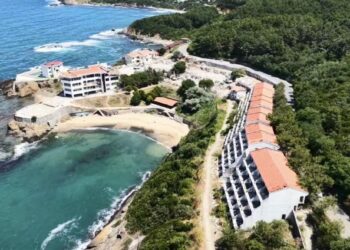 Riva’da talan edilen, bir dönem Milli Takım’ın da kamp yaptığı 186 odalı otel yıkılıyor