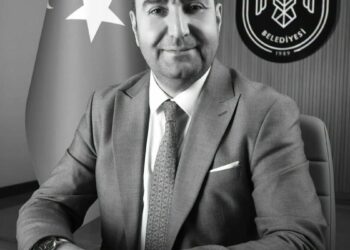 Belediye özel kalem müdürü bisikletten düşüp öldü