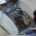 Kuyumcu dükkanında altın kolye hırsızlığı kamerada