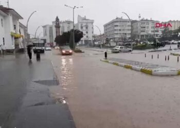 Yozgat'ta sağanak; cadde ve sokaklar göle döndü