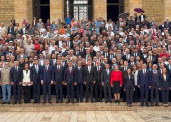 Özgür Özel, Anıtkabir'i ziyaret etti