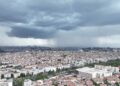 İstanbul'da gökyüzü kara bulutla kaplandı / Dron görüntüsüyle