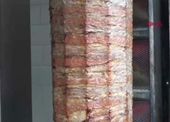 Antalya sıcağında döner ustalarının zorlu mesaisi