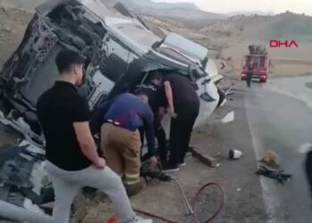 Şırnak’ta devrilen tankerin sürücüsü yaralandı