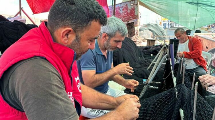 İzmirli balıkçılar yeni sezona hazırlanıyor