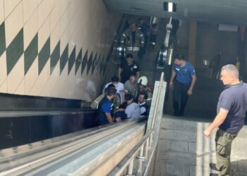 Şişli’de görme engelli kişi metro raylarına düştü; itfaiye kurtardı
