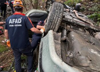Sivas'ta otomobil devrildi: 1 ölü, 4 yaralı