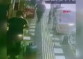 İş yerinin önünden papağanı çaldılar; o anlar kamerada