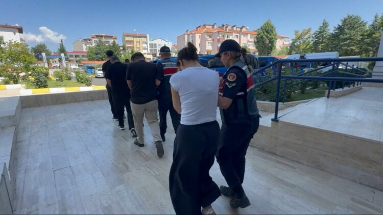 28 ilde dolandırıcılık ve yasa dışı bahis operasyonu; 100 tutuklama