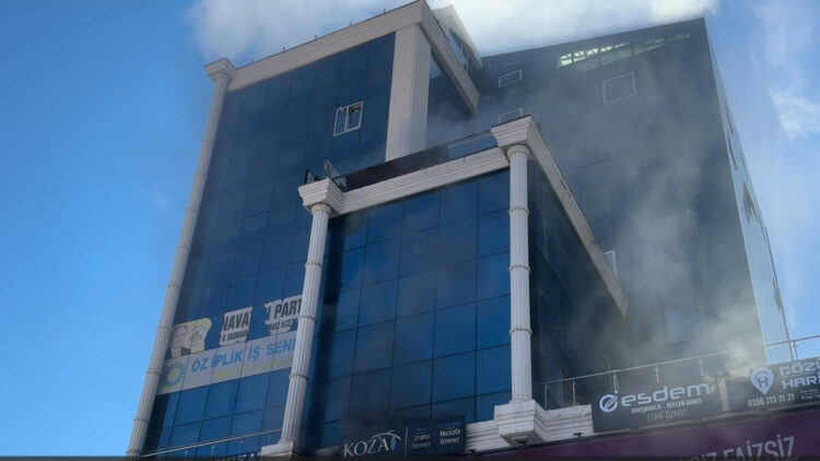 Tokat’ta iş merkezinde yangın