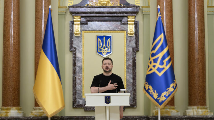 Zelenskiy: Rusya'nın iç kesimlerindeki petrol tesislerini vurduk