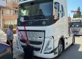 Hatay’da TIR'larla düğün konvoyu