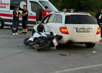 Otomobille çarpışan motosikletin sürücüsü öldü
