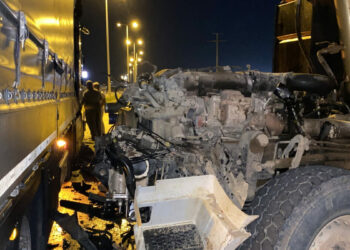 TIR'la çarpışan hafriyat kamyonun kupa kısmı koptu, şoförü yaralandı